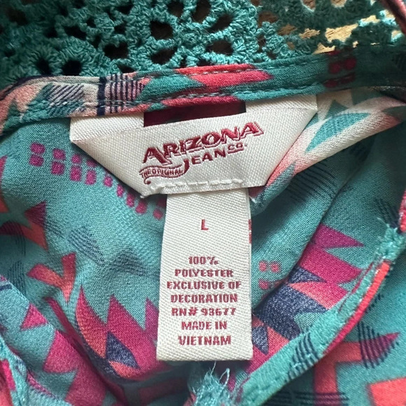 Arizona Jeans Sheer Aztec Print Crochet Back Drapey Blouse size Large - Picture 4 of 4